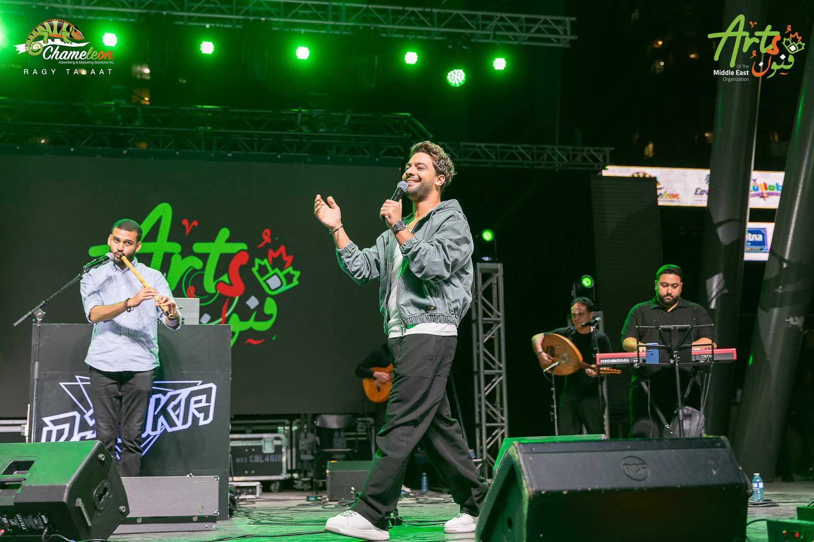 Ahmed Gamal performing on the North America Tour — photo 2
