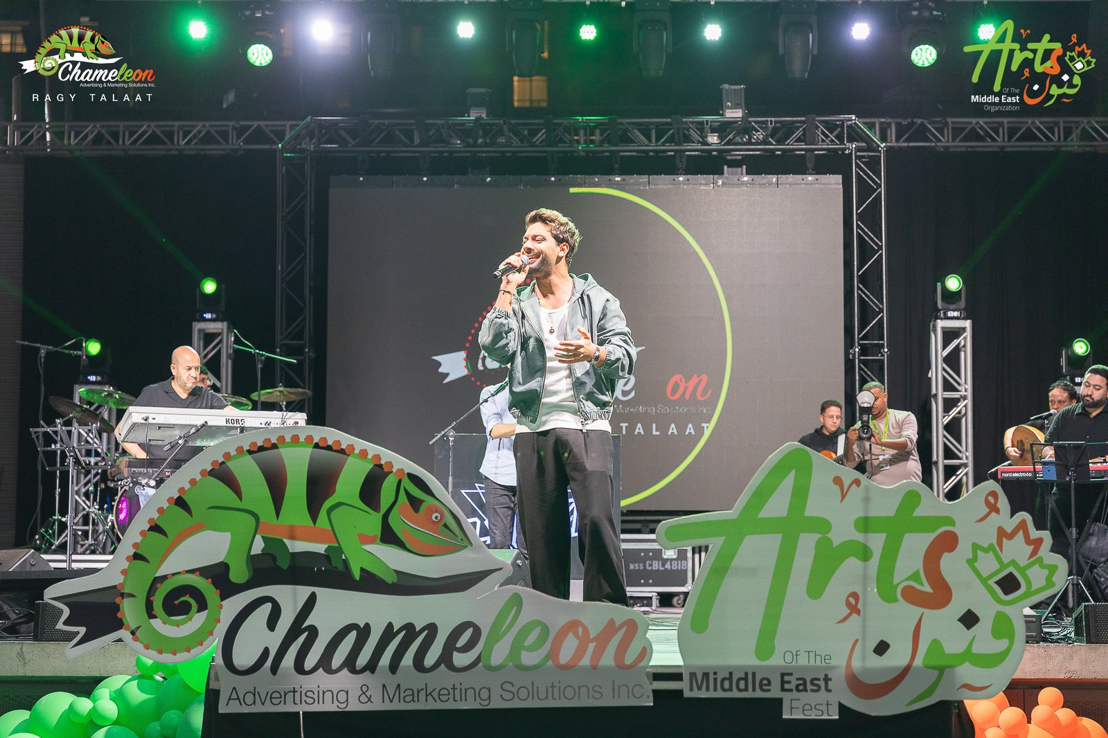 Ahmed Gamal performing on the North America Tour — photo 4