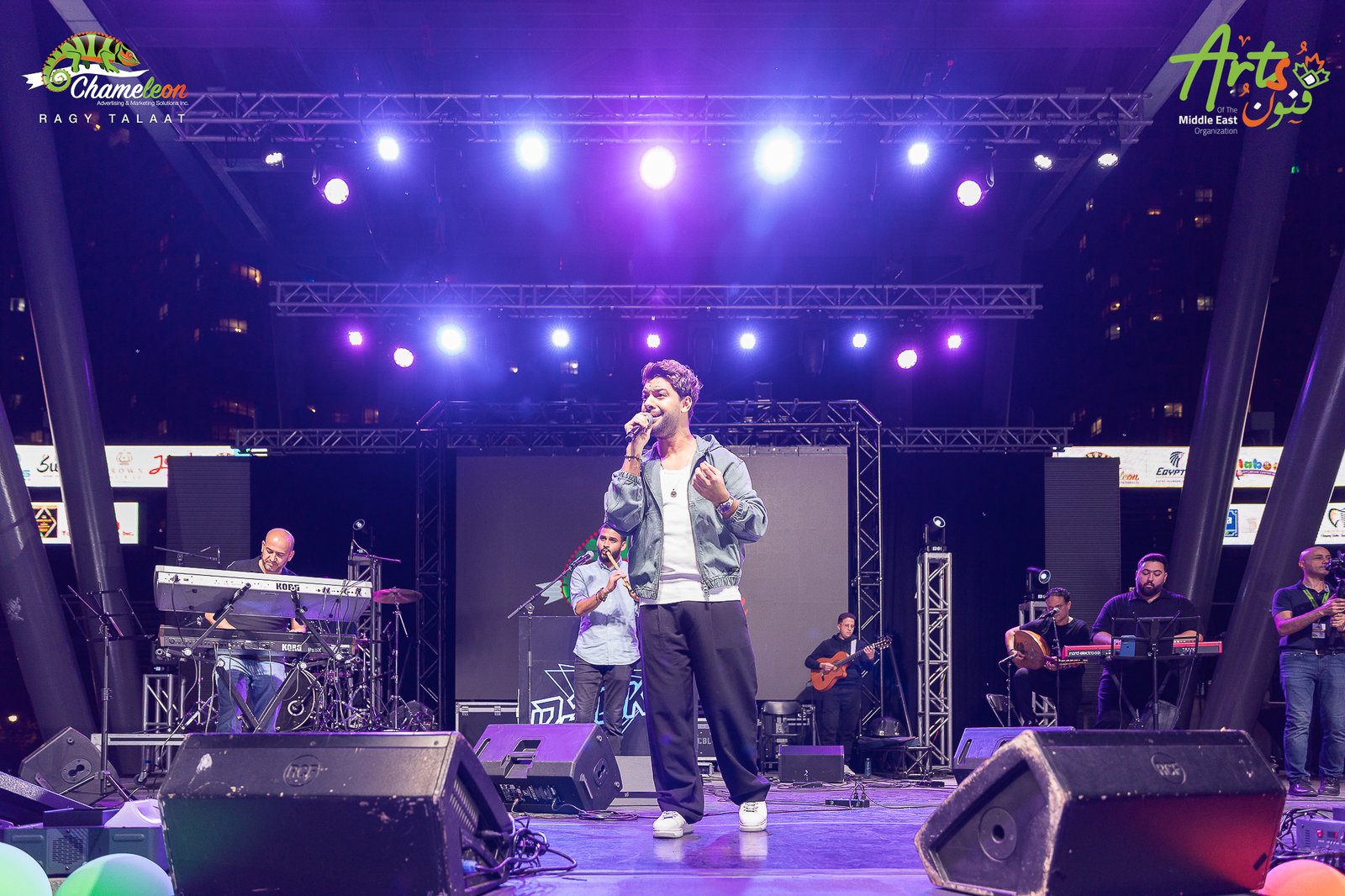 Ahmed Gamal performing on the North America Tour — photo 6