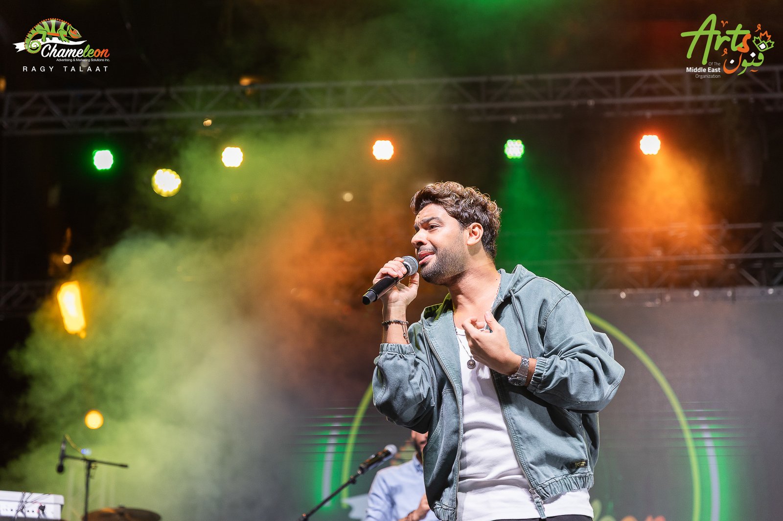 Ahmed Gamal performing on the North America Tour — photo 7