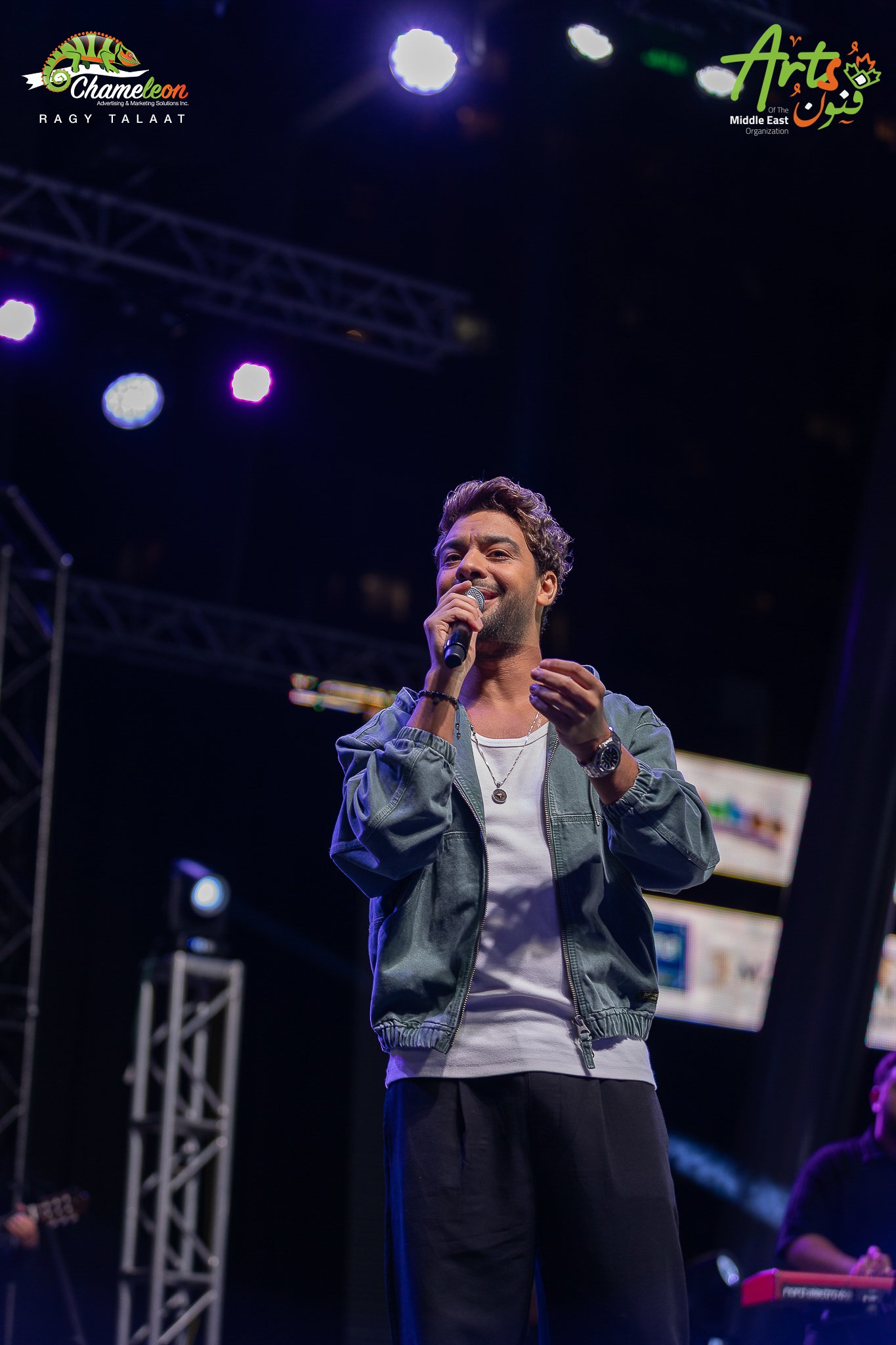 Ahmed Gamal performing on the North America Tour — photo 9