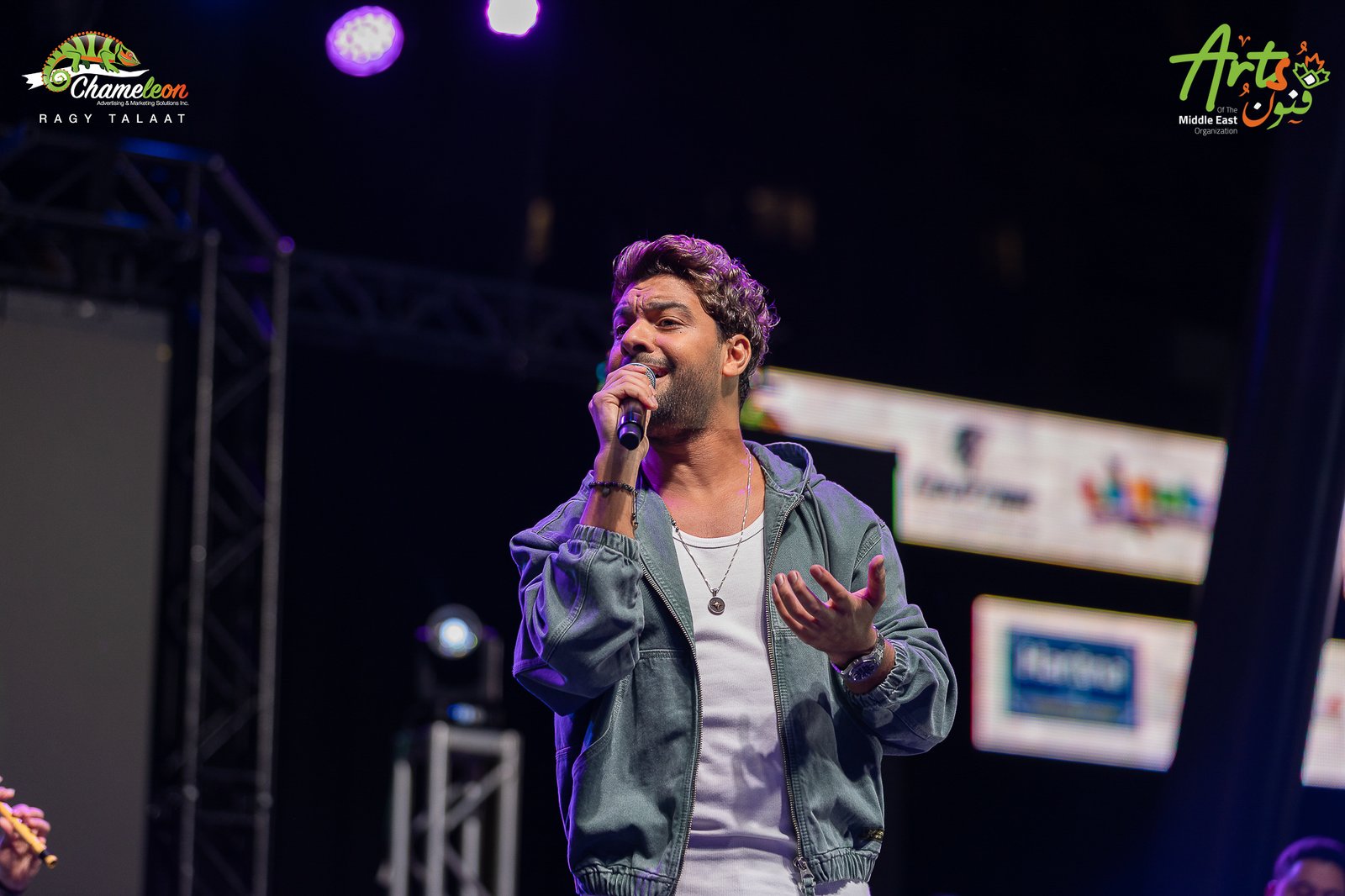 Ahmed Gamal performing on the North America Tour — photo 10