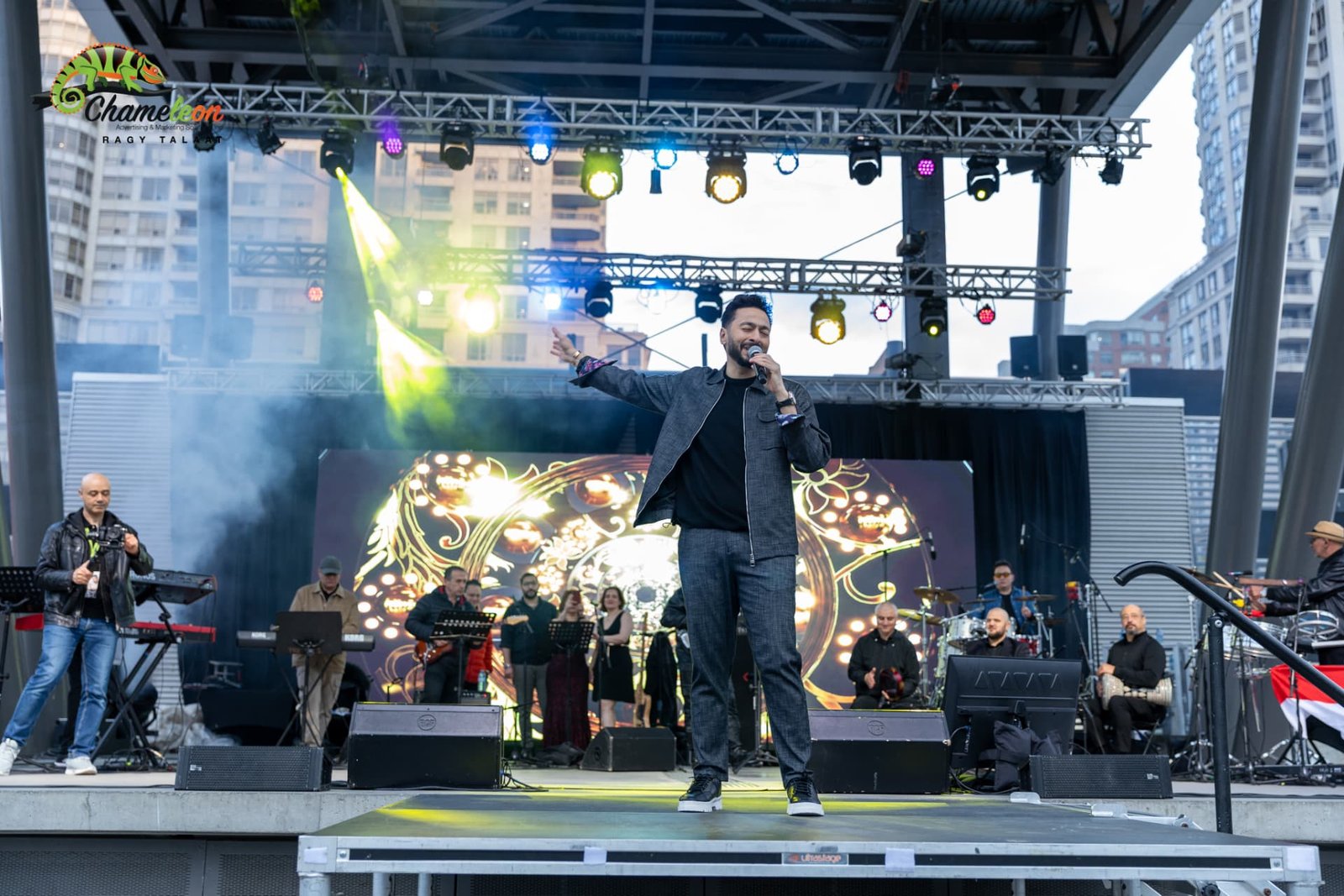 Hamada Helal performing on the North America Tour — photo 6