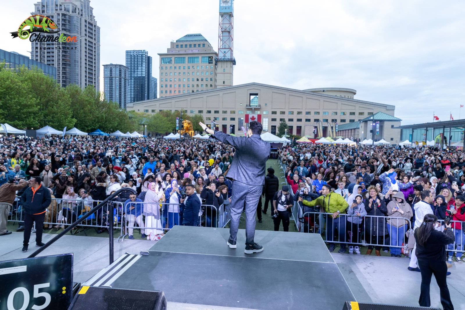 Hamada Helal performing on the North America Tour — photo 10