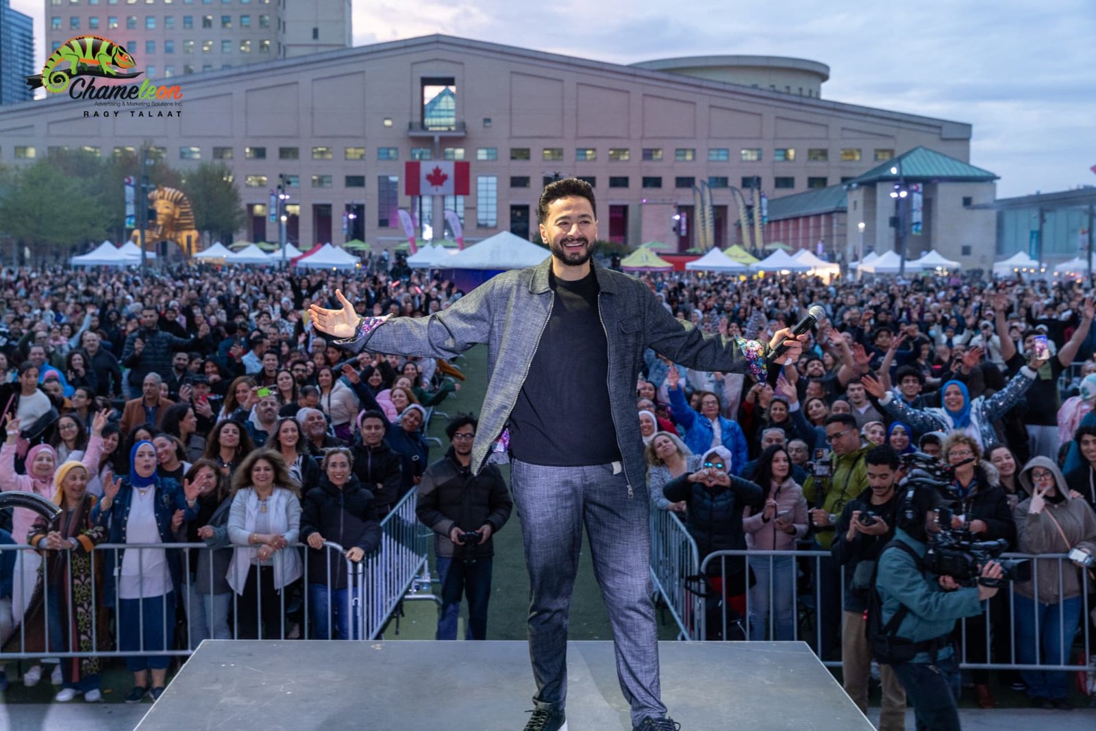 Hamada Helal performing on the North America Tour — photo 17