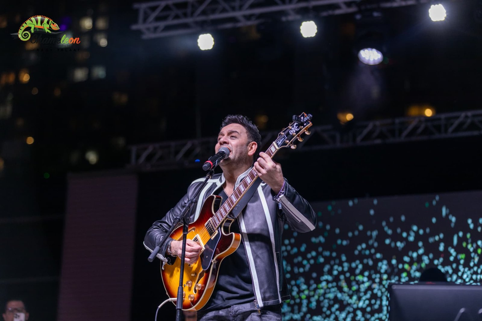Moustafa Amar performing on the North America Tour — photo 19