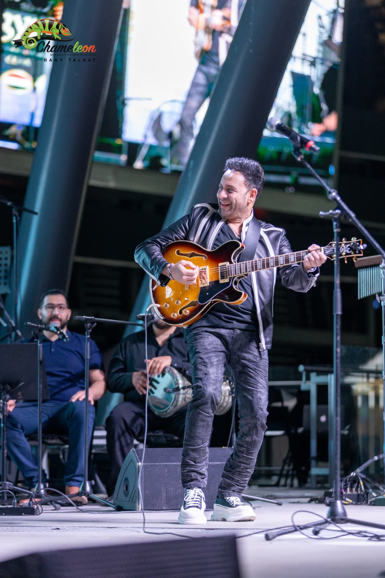 Moustafa Amar performing on the North America Tour — photo 22