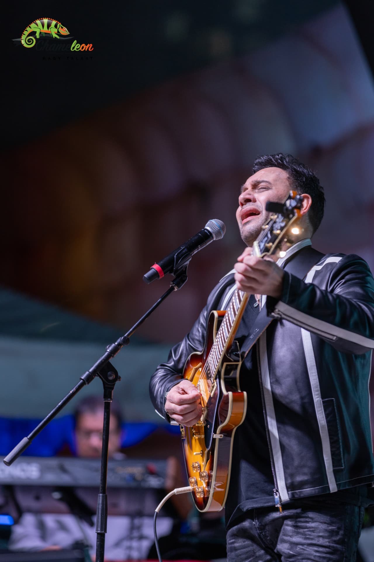 Moustafa Amar performing on the North America Tour — photo 24