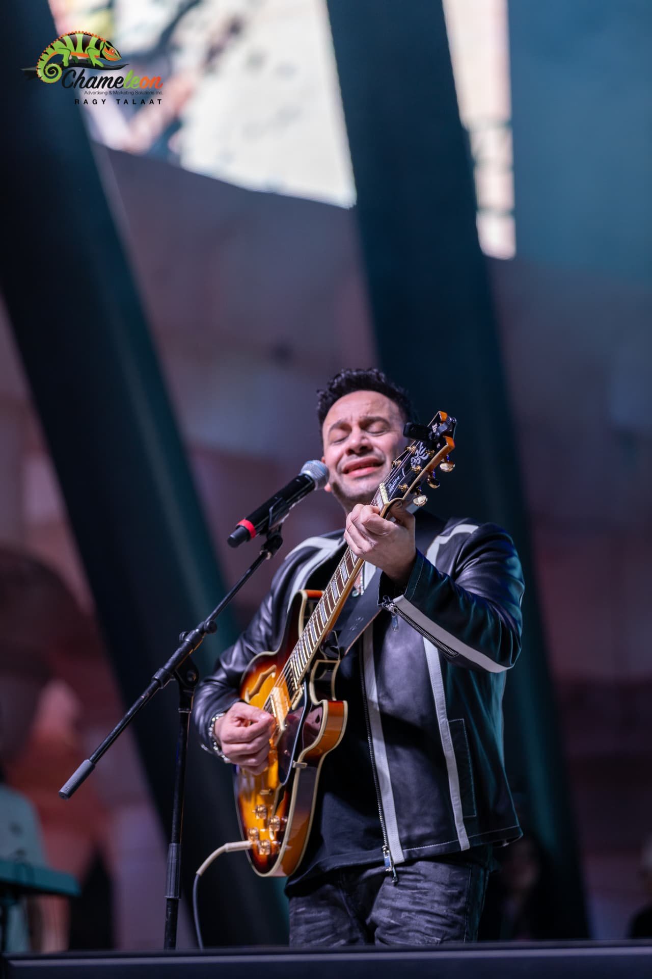 Moustafa Amar performing on the North America Tour — photo 25